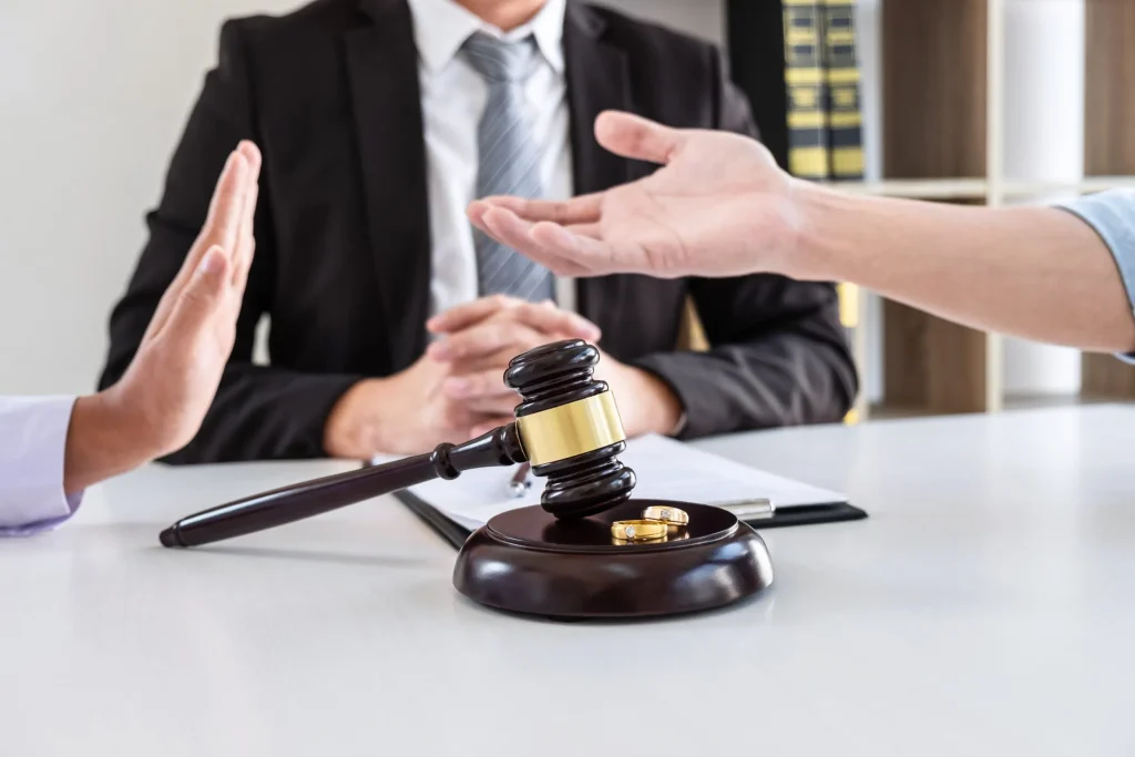Couple disputes marriage in front of divorce lawyer. If you are in a difficult divorce, call our experienced divorce attorney in Sugar Land.